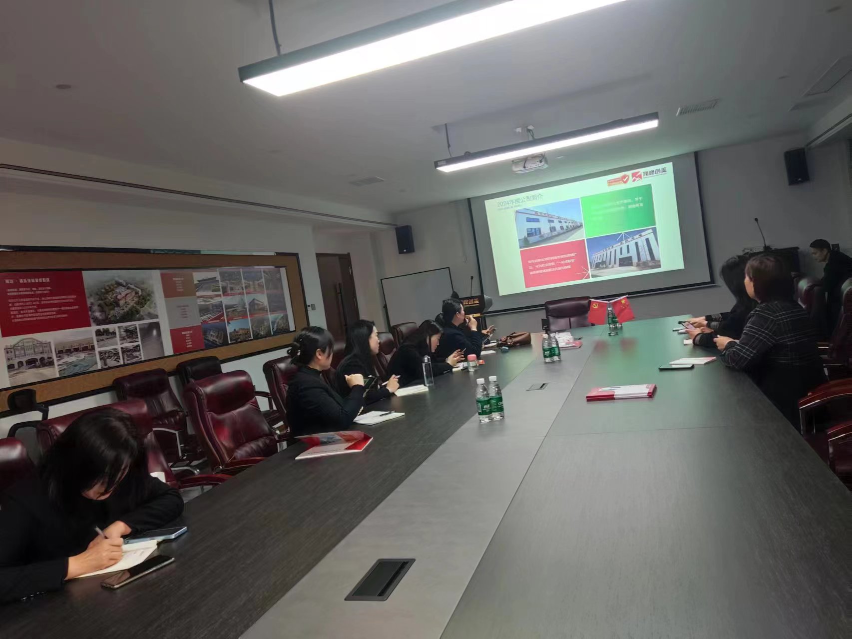 【翔峰創(chuàng)美】技術(shù)部總經(jīng)理李昊為銷售部全體員工進行產(chǎn)品培訓(xùn)